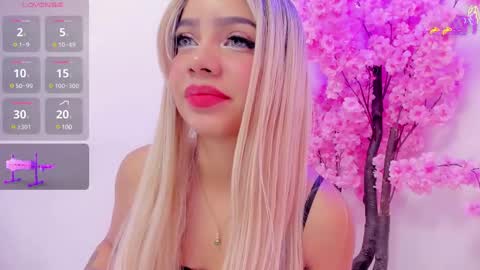 Snapshot of senniabella chatting on February 18, 1:44 pm Sennia online show from February 18, 1:44 pm