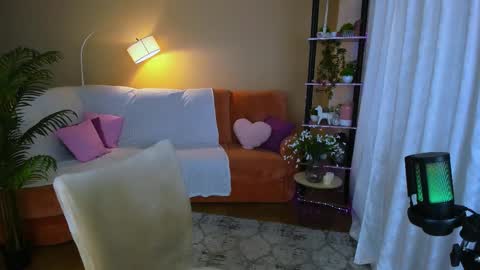 sensitiveheartt online show from September 19, 4:36 am