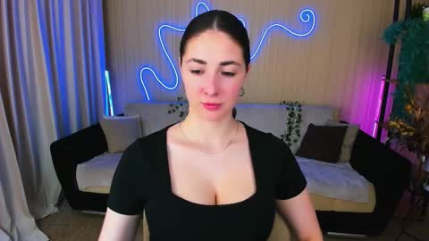 sensitiveheartt online show from October 20, 7:25 pm