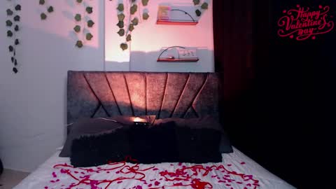 Snapshot of sensual_flame chatting on February 15, 1:42 am Camille and sophie online show from February 15, 1:42 am