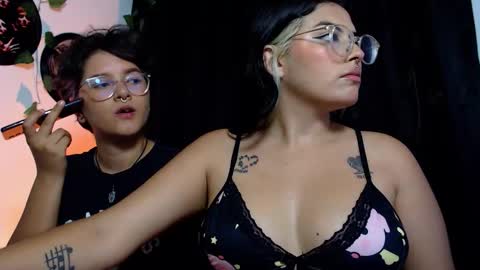 Snapshot of sensual_flame chatting on November 11, 1:16 am Camille and sophie online show from November 11, 1:16 am