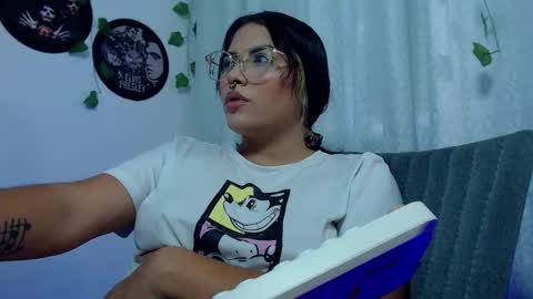 Snapshot of sensual_flame chatting on November 20, 8:41 pm Camille and sophie online show from November 20, 8:41 pm