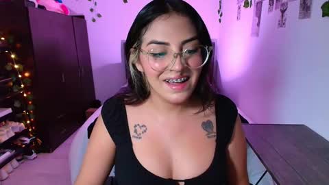 Snapshot of sensual_flame chatting on December 15, 12:15 am Camille and sophie online show from December 15, 12:15 am