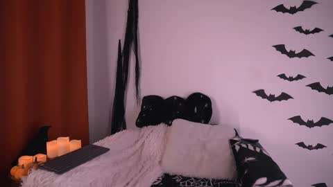 Jasmine online show from October 15, 5:02 pm