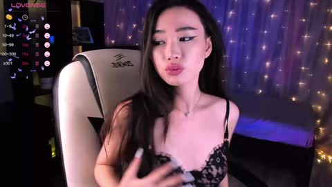 Kiki online show from December 6, 7:45 pm