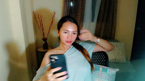 Snapshot of sensuous_rose chatting on February 12, 1:37 pm ROSE online show from February 12, 1:37 pm
