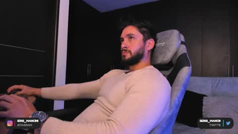 Snapshot of sergi_mancini11 chatting on December 17, 11:22 pm Sergi Mancini online show from December 17, 11:22 pm