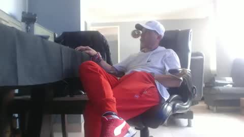 hetero serio discreto online show from January 29, 7:00 pm