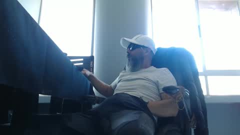 hetero serio discreto online show from September 15, 9:04 pm