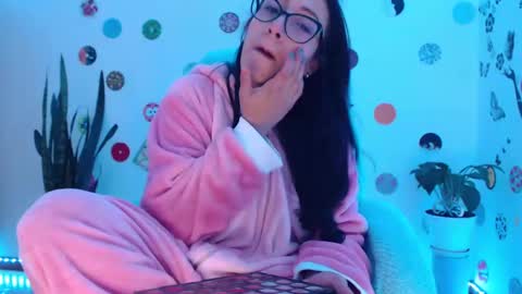 Snapshot of seuctive_woman57 chatting on January 13, 10:03 am samy online show from January 13, 10:03 am