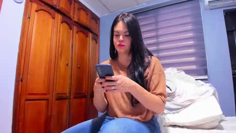 Snapshot of sexefantasia chatting on January 6, 10:15 pm HEY GUYS KEVIAM I MY NEW TWITTER IS anitalautter26 imstagran anitalautter26 officialOFanitalautter online show from January 6, 10:15 pm