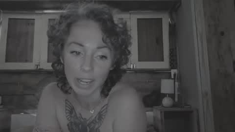 Snapshot of sexnchocolate chatting on January 5, 7:28 pm Trixy Rose online show from January 5, 7:28 pm