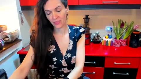 sexqueen1111 online show from February 24, 10:25 pm