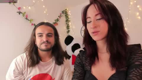 Snapshot of sextape_couple chatting on October 1, 2:39 am Ask me online show from October 1, 2:39 am