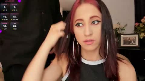 Snapshot of sextape_couple chatting on October 15, 12:55 am Ask me online show from October 15, 12:55 am