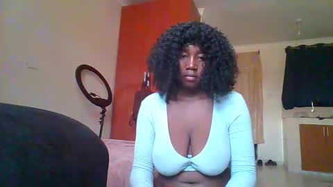 Snapshot of sexxy_thick_ebony chatting on September 9, 6:57 am Sweet doll online show from September 9, 6:57 am