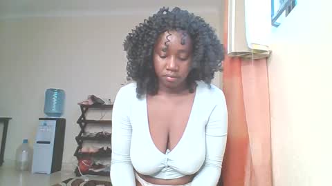 Snapshot of sexxy_thick_ebony chatting on September 15, 6:24 am Sweet doll online show from September 15, 6:24 am