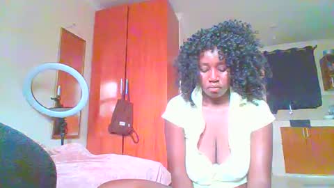 Snapshot of sexxy_thick_ebony chatting on September 21, 6:59 am Sweet doll online show from September 21, 6:59 am