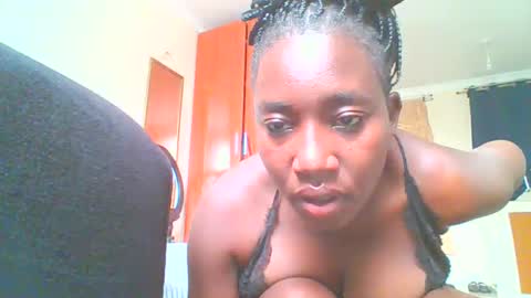 Snapshot of sexxy_thick_ebony chatting on November 1, 7:10 am Sweet doll online show from November 1, 7:10 am