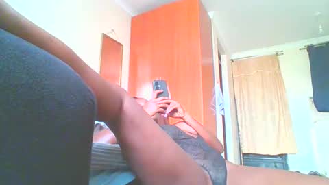 Snapshot of sexxy_thick_ebony chatting on November 4, 6:45 am Sweet doll online show from November 4, 6:45 am