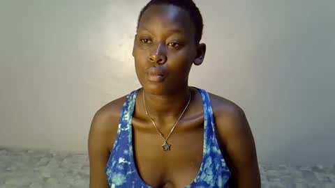 sexxyvee224 online show from November 17, 10:15 pm