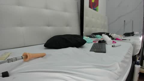 sexy78michell online show from March 12, 7:02 am