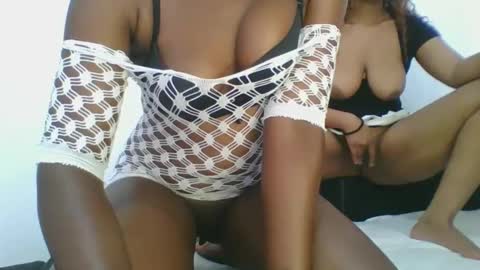 Snapshot of sexy__lips chatting on December 22, 9:00 am Tina online show from December 22, 9:00 am