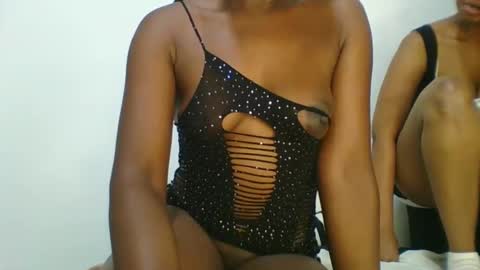 Snapshot of sexy__lips chatting on December 28, 7:43 pm Tina online show from December 28, 7:43 pm