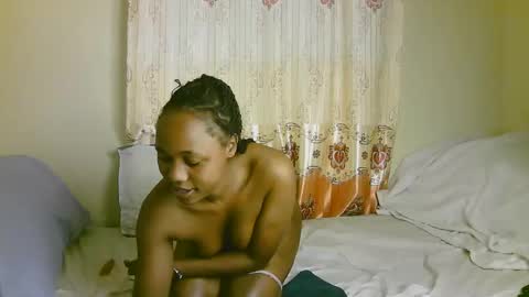 Snapshot of sexy_ariana_2 chatting on February 25, 10:37 am Ariana online show from February 25, 10:37 am