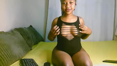 Snapshot of sexy_ariana_2 chatting on October 15, 10:37 am Ariana online show from October 15, 10:37 am