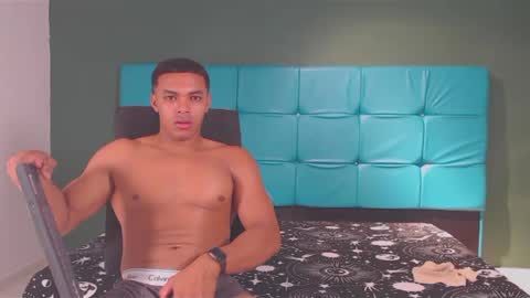 Snapshot of sexy_bigcock01 chatting on January 29, 12:13 pm sexy_bigcock01 online show from January 29, 12:13 pm