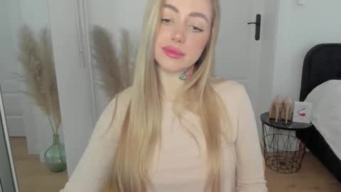 C o r a l i e online show from February 13, 8:59 am