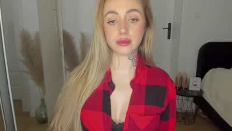 C o r a l i e online show from February 28, 5:48 pm