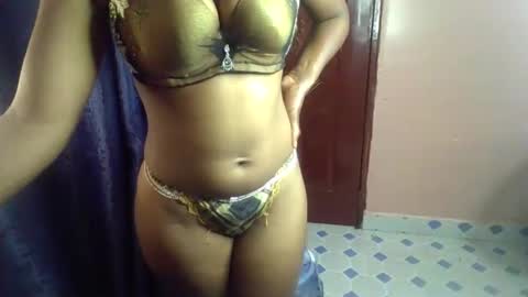 Ellahh online show from November 25, 10:32 pm