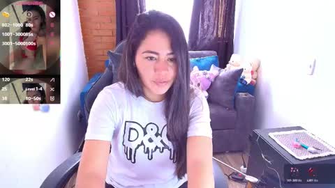 laura  online show from November 6, 3:13 pm