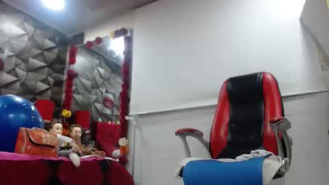 MARIPOSA online show from November 4, 12:15 pm