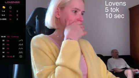 Snapshot of sexy_sweets chatting on September 24, 12:41 pm Sexy-Sweets online show from September 24, 12:41 pm