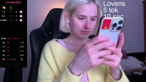 Snapshot of sexy_sweets chatting on September 26, 4:44 pm Sexy-Sweets online show from September 26, 4:44 pm