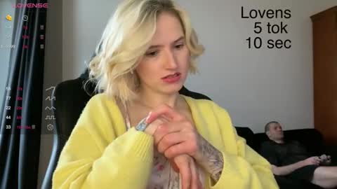 Snapshot of sexy_sweets chatting on October 22, 7:41 am Sexy-Sweets online show from October 22, 7:41 am