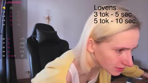 Snapshot of sexy_sweets chatting on October 28, 9:13 am Sexy-Sweets online show from October 28, 9:13 am