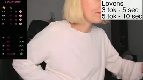 Snapshot of sexy_sweets chatting on October 29, 2:30 pm Sexy-Sweets online show from October 29, 2:30 pm