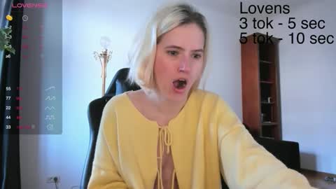 Snapshot of sexy_sweets chatting on October 30, 11:11 am Sexy-Sweets online show from October 30, 11:11 am