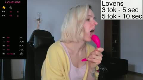 Snapshot of sexy_sweets chatting on November 3, 11:33 am Sexy-Sweets online show from November 3, 11:33 am