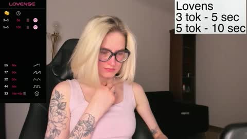 Snapshot of sexy_sweets chatting on November 6, 4:41 pm Sexy-Sweets online show from November 6, 4:41 pm