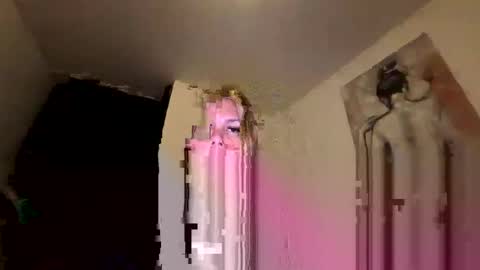 Snapshot of sexyaleja001 chatting on December 14, 6:56 pm sexyaleja001 online show from December 14, 6:56 pm