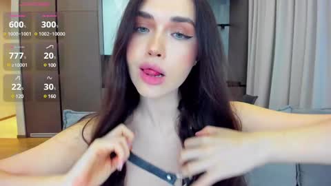 Snapshot of sexyangeloux chatting on December 18, 9:29 pm Lou online show from December 18, 9:29 pm