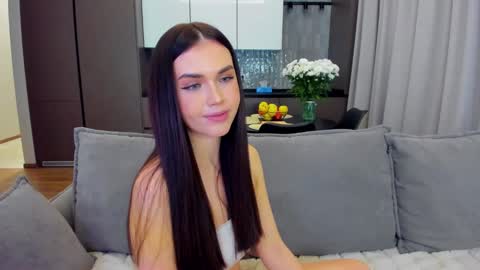 Snapshot of sexyangeloux chatting on January 8, 11:19 pm Lou online show from January 8, 11:19 pm