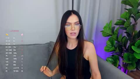 Snapshot of sexyangeloux chatting on September 10, 10:10 pm Lou online show from September 10, 10:10 pm