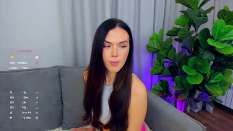 Snapshot of sexyangeloux chatting on October 3, 9:56 pm Lou online show from October 3, 9:56 pm