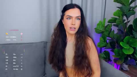 Snapshot of sexyangeloux chatting on October 12, 9:25 pm Lou online show from October 12, 9:25 pm